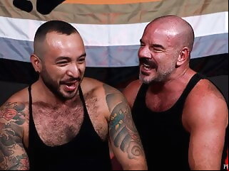 bear (gay) Bearback - Beefy Bears Enjoy Each Other bareback (gay)